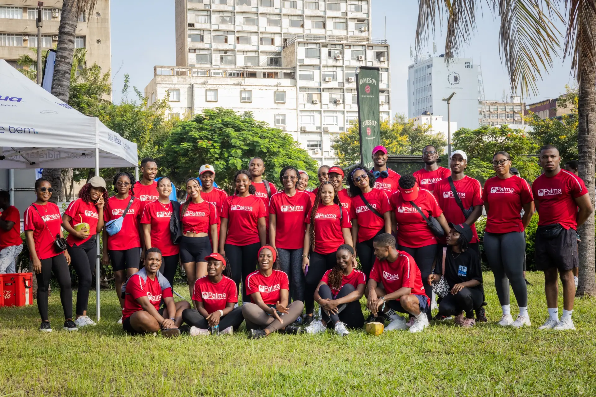 Equipa Palma Seguros reunida antes da corrida híbrida em Maputo